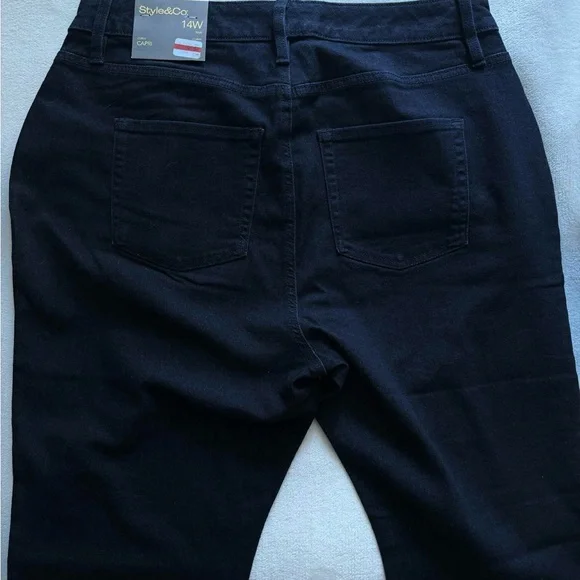 Plus Curvy Capri Jeans Style & Co. size 14 Wide - Picture 3 of 4